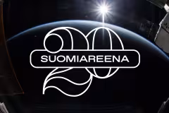 SuomiAreenan juhlalogo ja maapallo taustalla