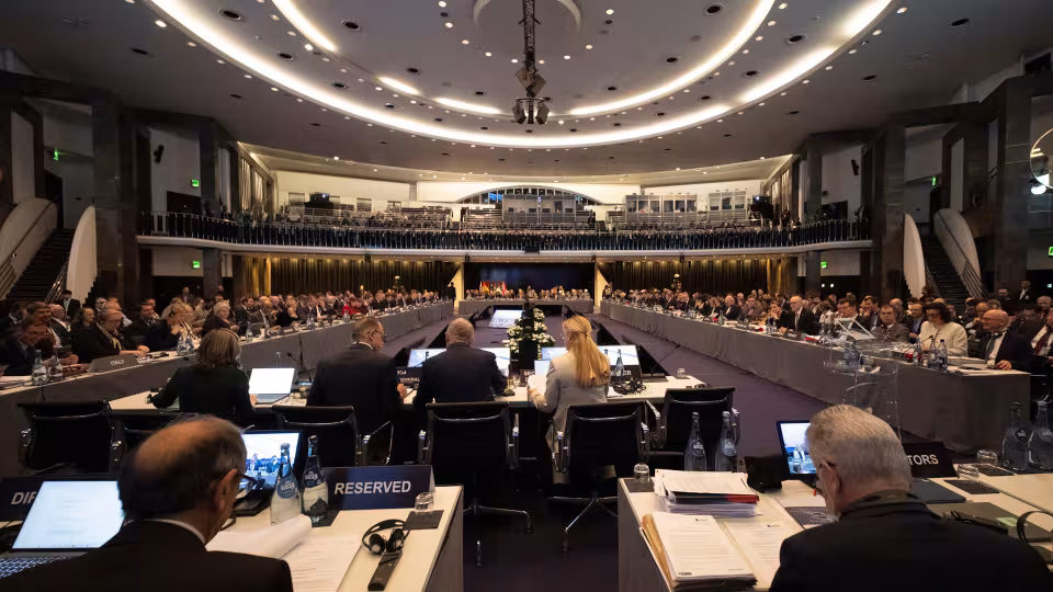 Näkymä ministerikokouksen saliin Bremenissä