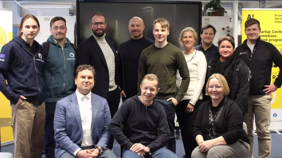 Uusia ESA BIC -yhtiöitä kaisa Ahosen kanssa potretissa