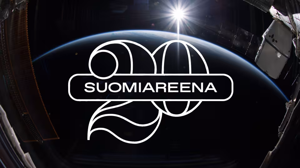 SuomiAreenan juhlalogo ja maapallo taustalla